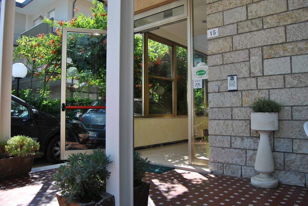 Le Aromatiche B&B Viserbella di Rimini Luaran gambar