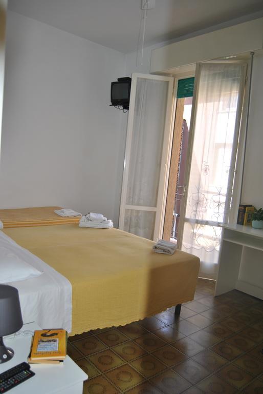 Le Aromatiche B&B Viserbella di Rimini Luaran gambar